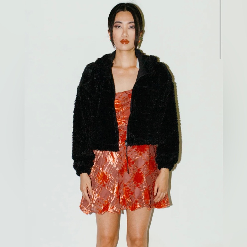 URBAN OUTFITTERS BDG HOODED CROPPED TEDDY JACKET